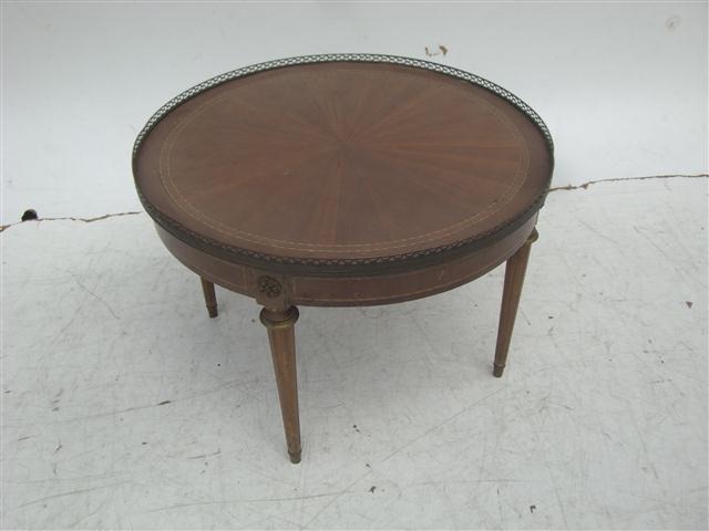 MESA CENTRO RATONA DE SALA O LIVING ESTILO LUIS XVI