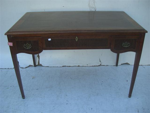 Escritorio Estilo Ingles Antiguo de tres cajones