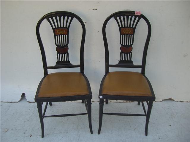 Antiguo Par De Sillas Laqueadas De Negro