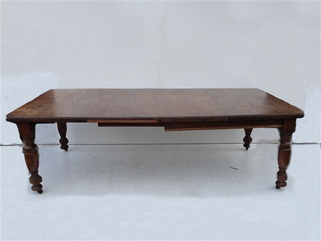 Mesa Estilo Thompson Antigua, patas torneadas