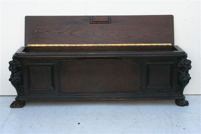 Arcón Antiguo Tallado De Madera – Baul