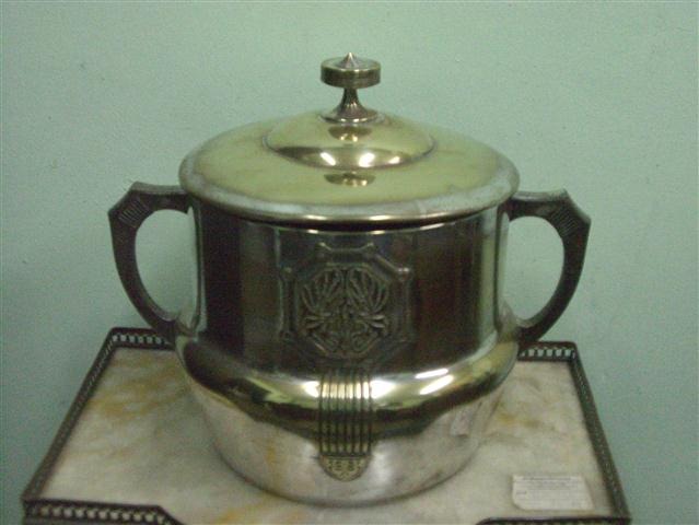 Hermosa Ponchera  Antigua, Posee Sello