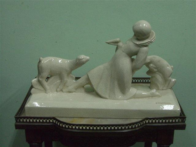 Figura De Ceramica Francesa Antigua. Posee Sello