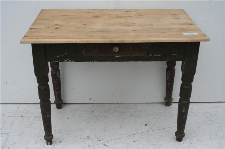 MESA RUSTICA DE PATAS TORNEADAS CON CAJON