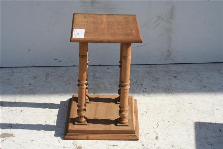 PEDESTAL DE MADERA ANTGUO LAVADO