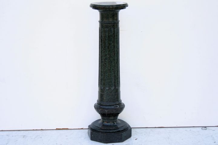 COLUMNA PEDESTAL DE MARMOL VERDE ALPE ANTIGUA