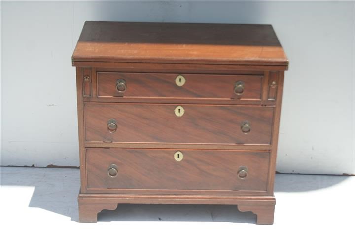 Petit Mueble Estilo Ingles con cajones