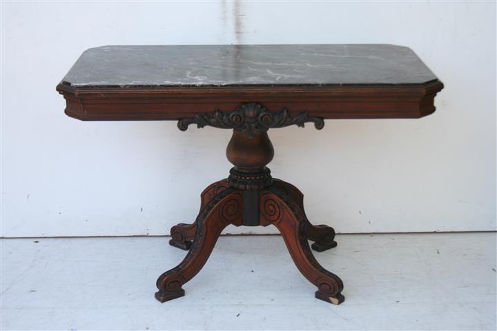 MESA DE SALA ESTILO FRANCES TALLADA CON MÁRMOL