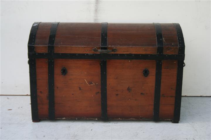 Baul Antiguo De Madera Antiguo