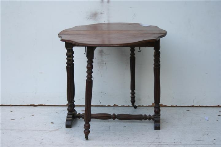 Mesa De Madera Antigua Con Alas Plegables