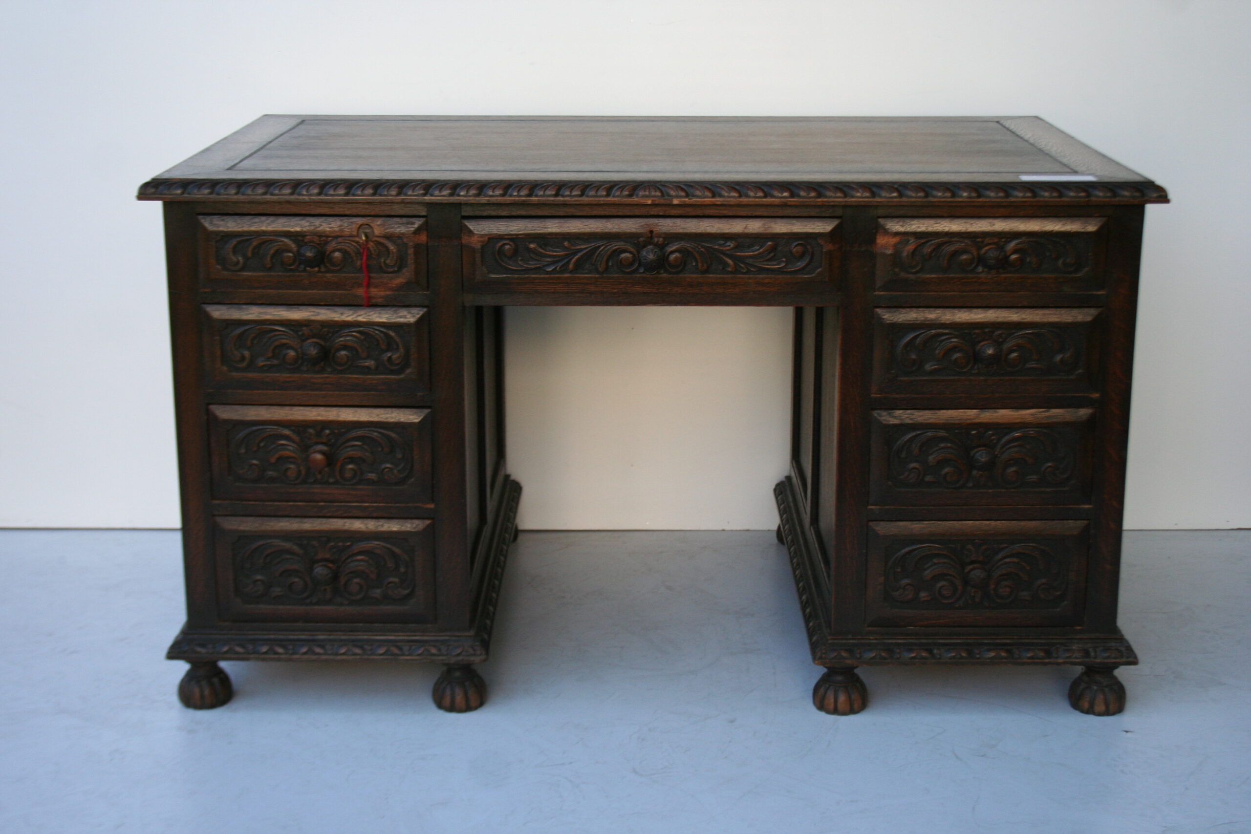 Juego De Escritorio Ingles De Roble Con Biblioteca Y Sillon