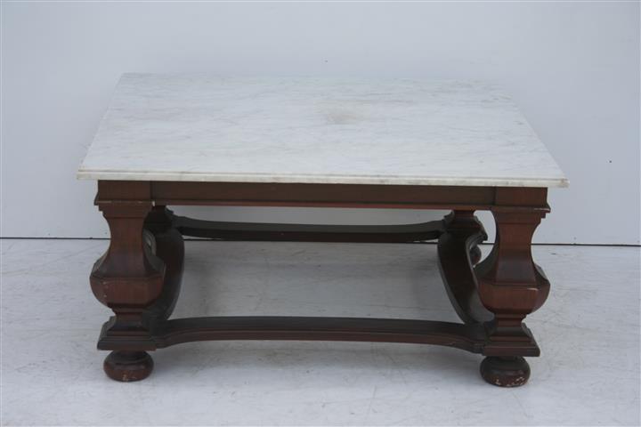 Mesa Ratona De Madera Con Bochas Y Tapa De Marmol