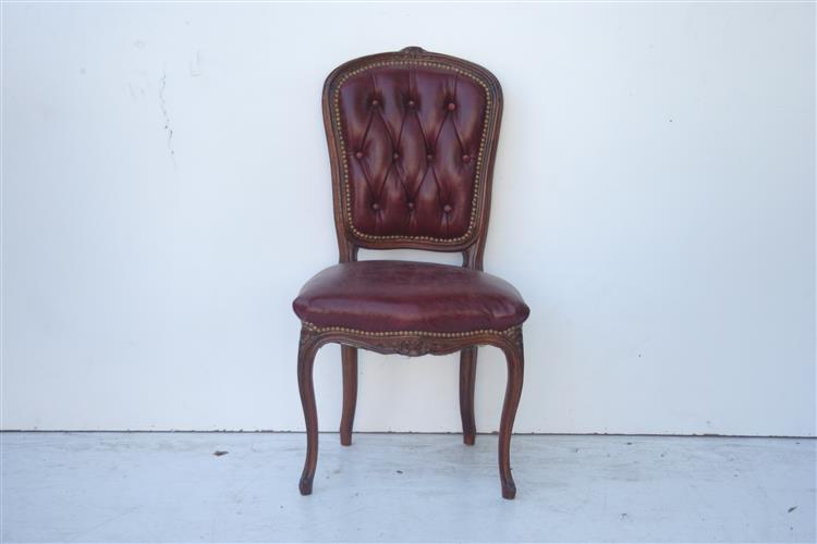 Silla Estilo Frances Luis Xv tapizada a nuevo en cuero