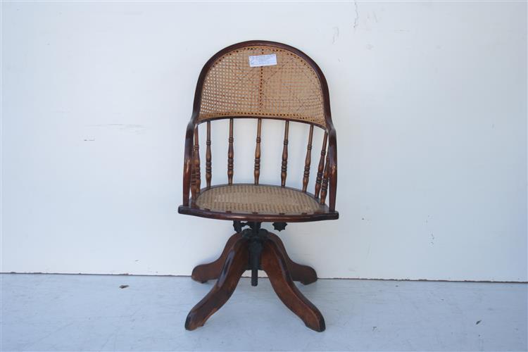 Sillon Giratorio Antiguo con esterilla