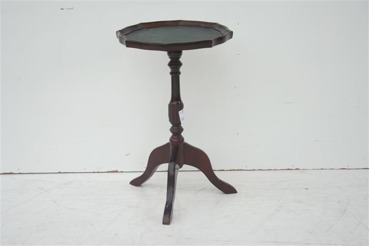 MESA DE COSTADO DE SOFA ESTILO INGLES