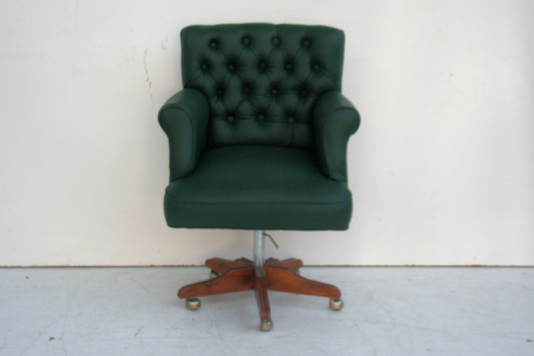 Sillon Giratorio Capitoné con patas De Madera