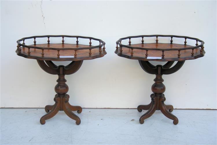 Par De Mesas De Costado De Sofa Con Marquetería