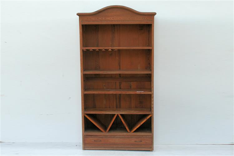 Estantería tipo vinoteca de pinotea