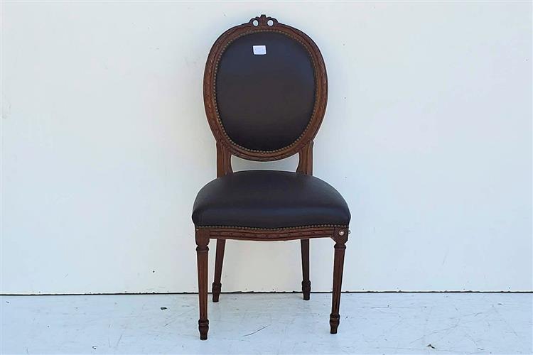 Silla estilo francés Luis XVI medallón