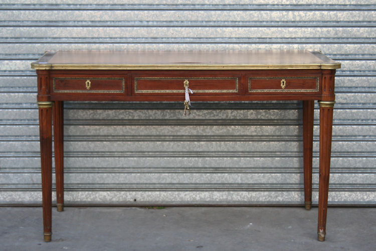 Escritorio Estilo Frances De 3 Cajones con bronceria