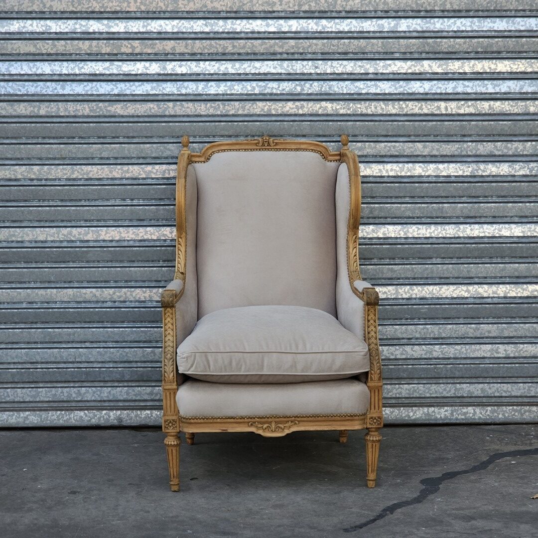 Sillón de estilo Bergere tapizado a nuevo en pana antimanchas