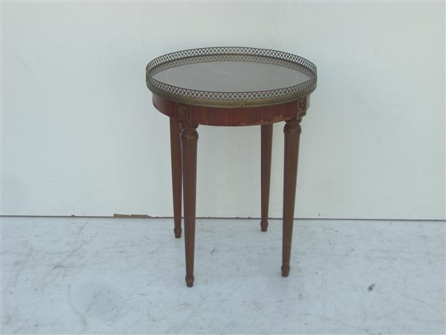 Mesa De Sala  Ratona Antigua Con Baranda De Bronce