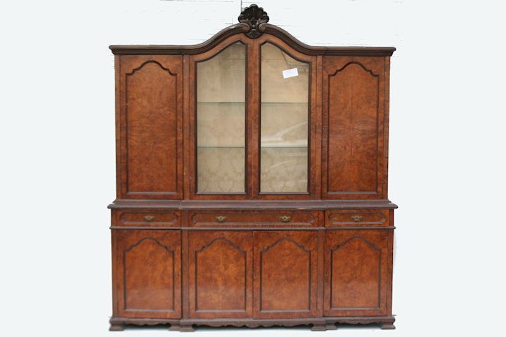 Cristalero Estilo Ingles Con Estantes