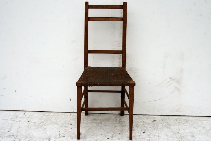 Silla Antigua Lavada Con Asiento De Junco