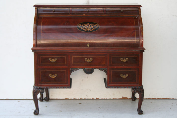 ESCRITORIO CHIPPENDALE INGLES CON CORTINA