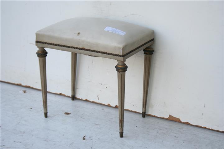 BANQUETA ESTILO FRANCES LUIS XVI PATINADA
