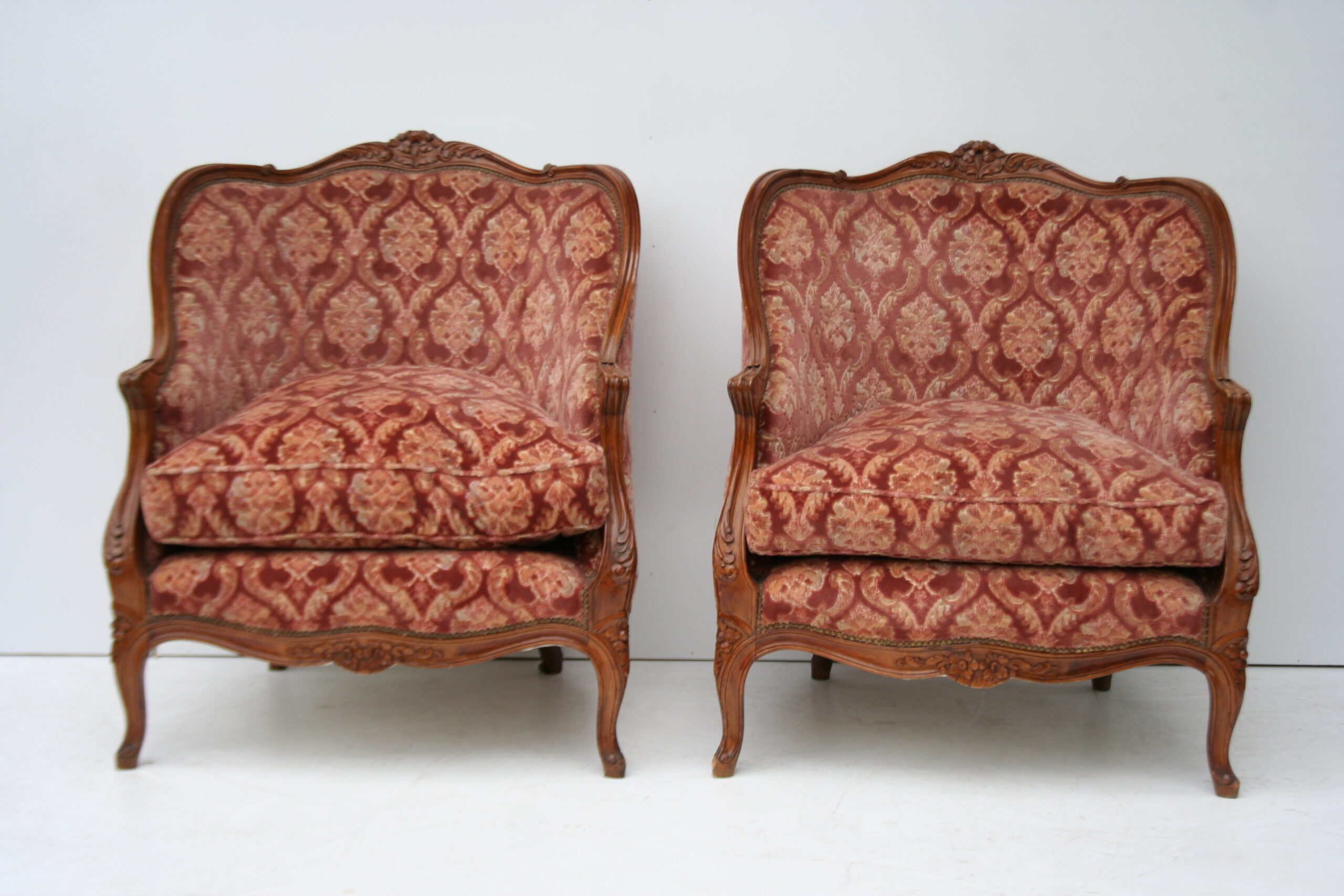 PAR DE SILLONES ESTILO FRANCES LUIS XV ENVOLVENTES