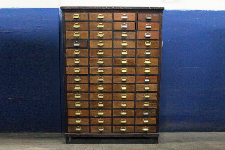 Fichero Antiguo De Madera De 56 Cajones