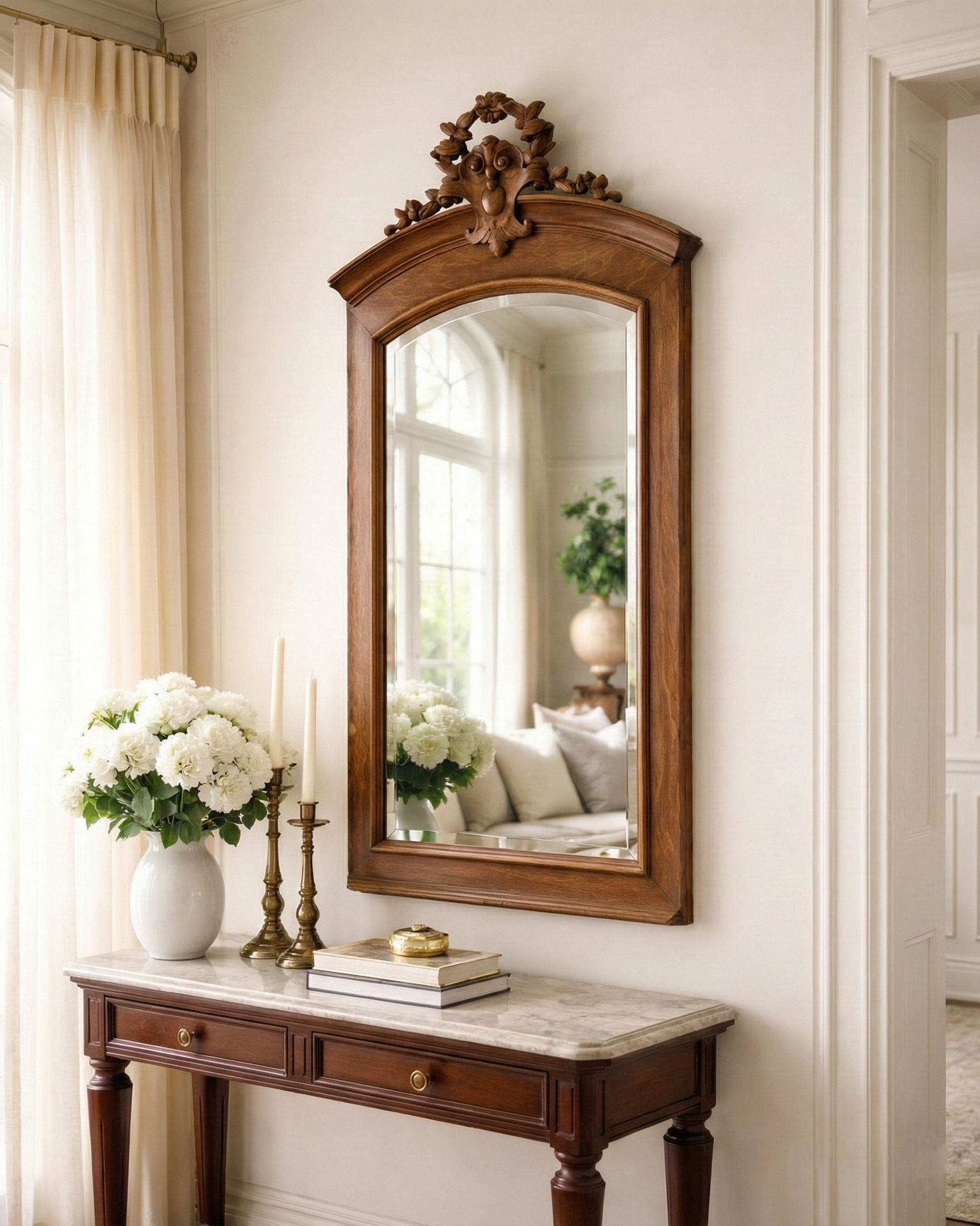 Espejo antiguo de pared de roble tallado